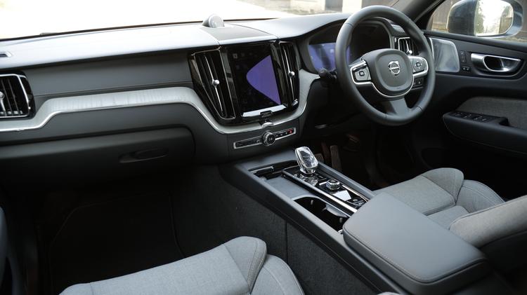 VOLVO XC60 ESTATE 2.0 T6 [350] RC PHEV Plus Dark 5dr AWD Geartronic